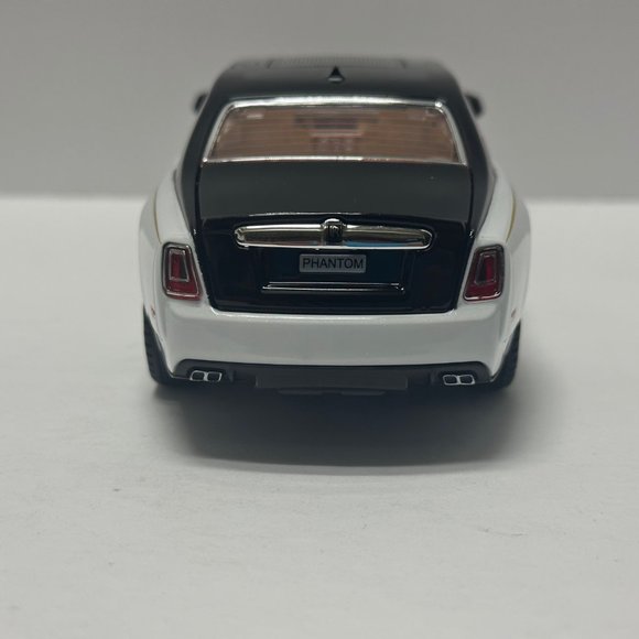 1:24 Rolls-Royce Phantom Metal Diecast BLACK WHITE WITH LEDS Roll-Back - Picture 4 of 14